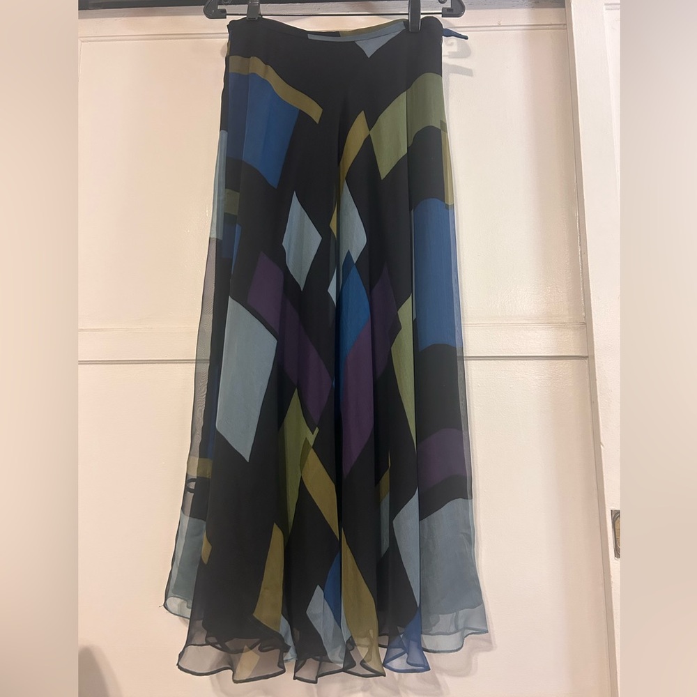 Dana Buchman maxi length, A/line silk chiffon skirt. Size 8. Geometric pattern